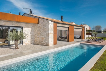 Villa with pool for 6 persons in Bale, Istria, Croatia