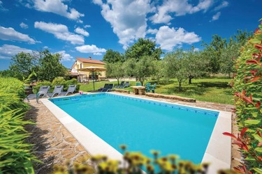 Holiday flat with pool for 8 persons in Groznjan, Istria, Croatia