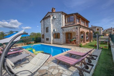 Holiday flat with pool for 8 persons in Svetvincenat, Istria, Croatia